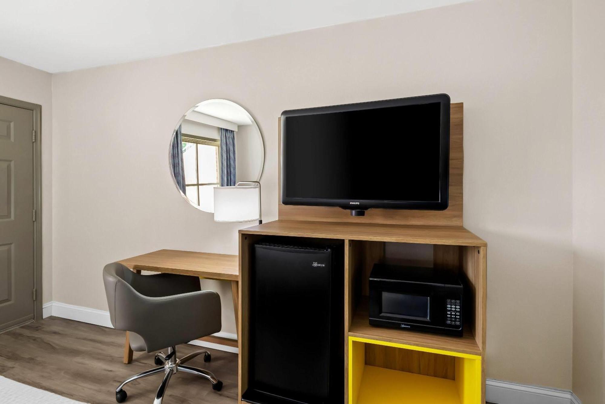 Days Inn By Wyndham Petersburg/South Fort Lee Exteriör bild
