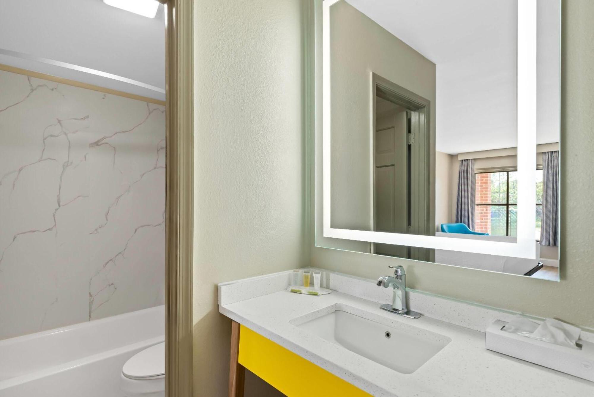 Days Inn By Wyndham Petersburg/South Fort Lee Exteriör bild