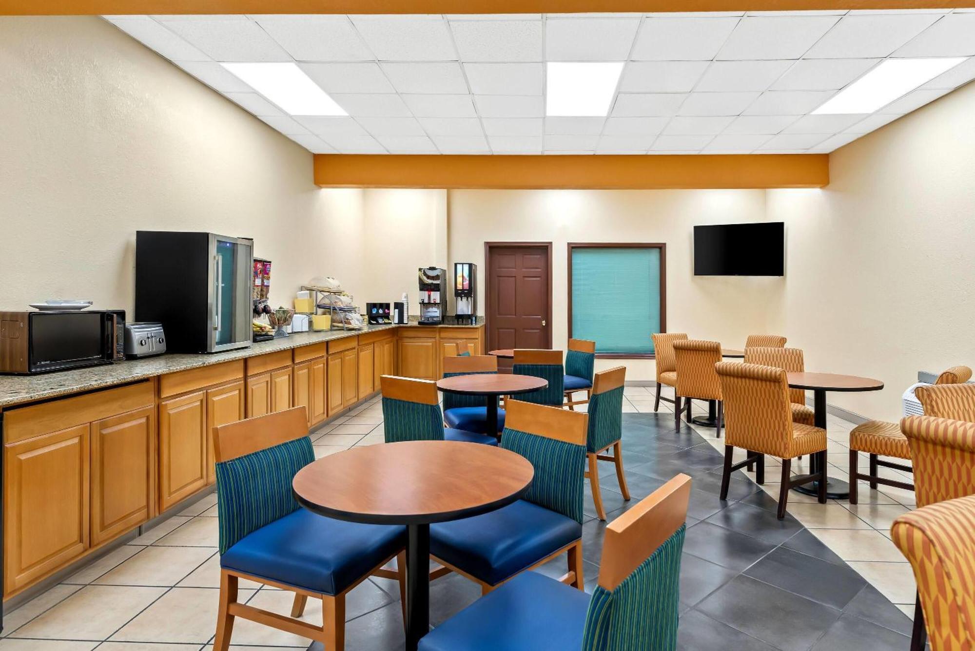 Days Inn By Wyndham Petersburg/South Fort Lee Exteriör bild