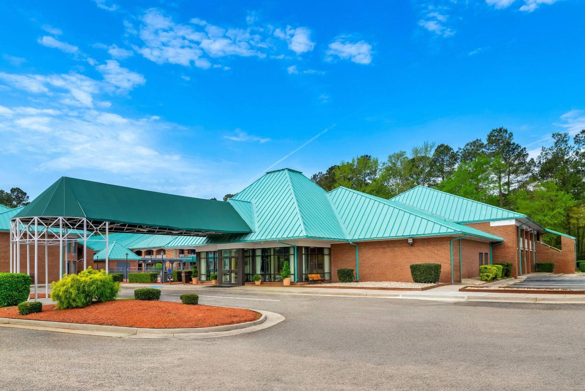 Days Inn By Wyndham Petersburg/South Fort Lee Exteriör bild