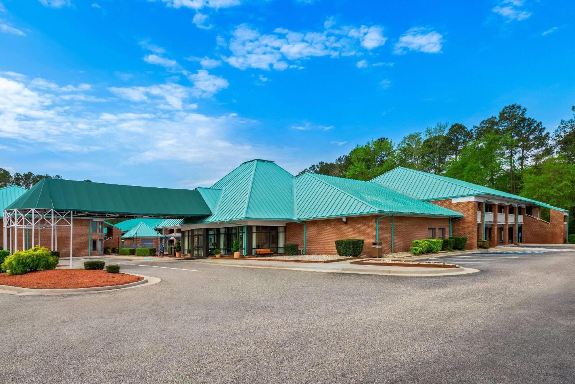 Days Inn By Wyndham Petersburg/South Fort Lee Exteriör bild