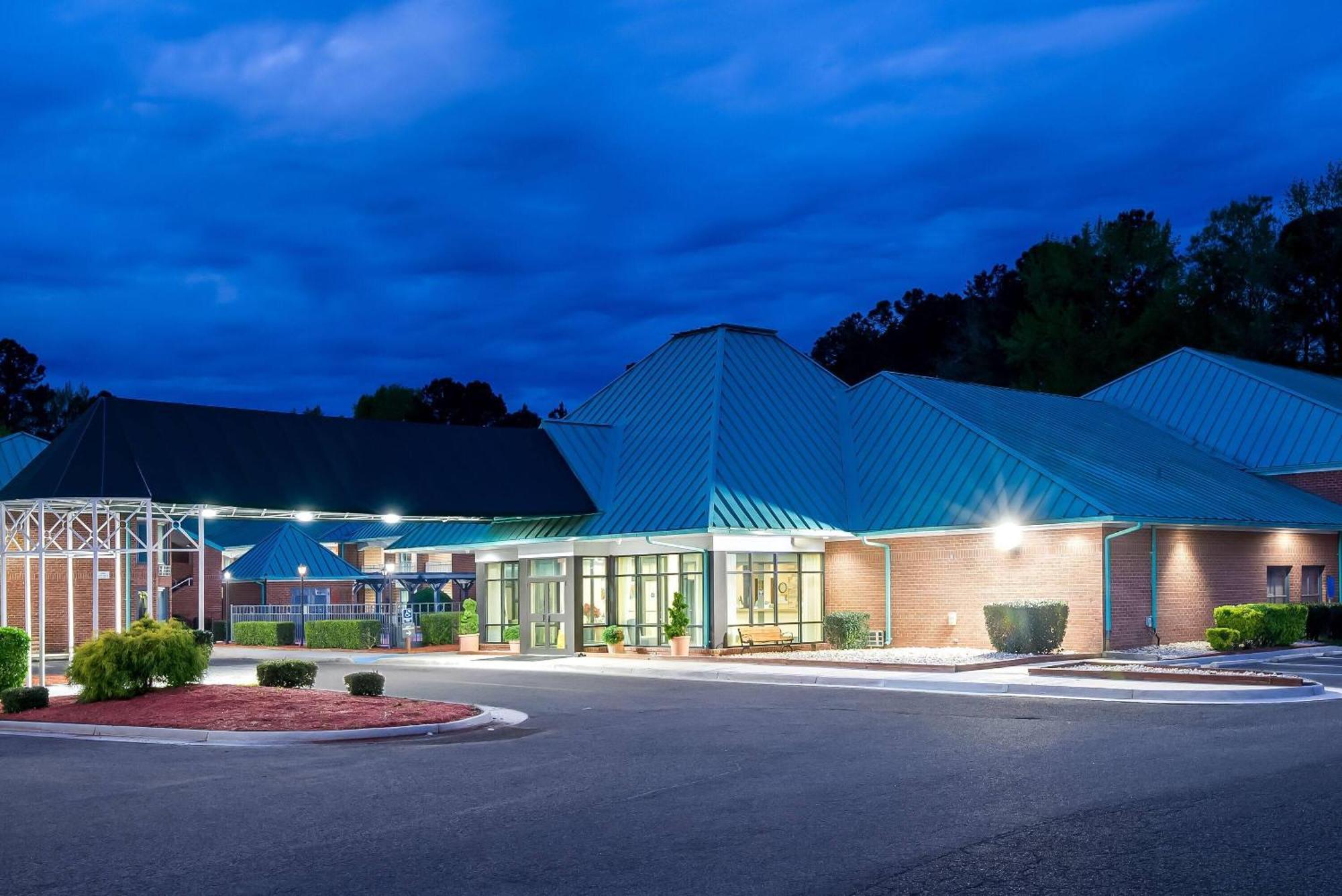 Days Inn By Wyndham Petersburg/South Fort Lee Exteriör bild